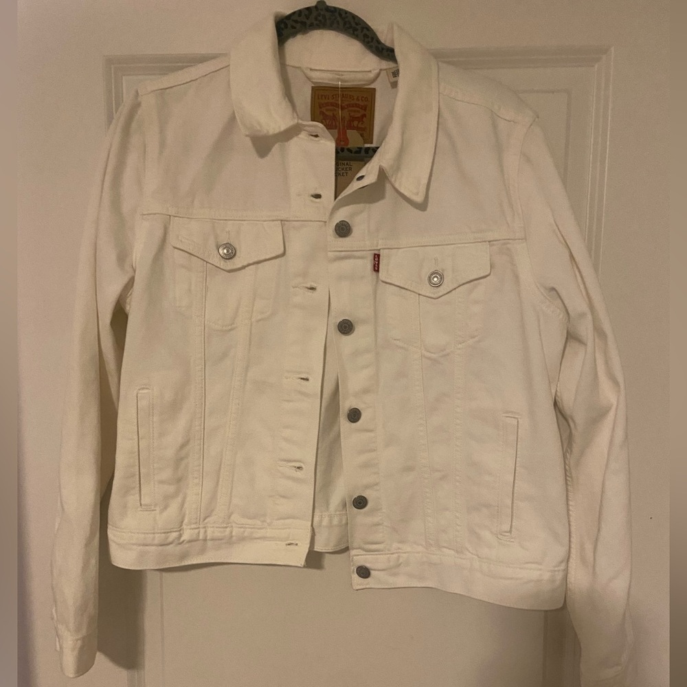 LEVI’S JEAN JACKET WITH TAGS